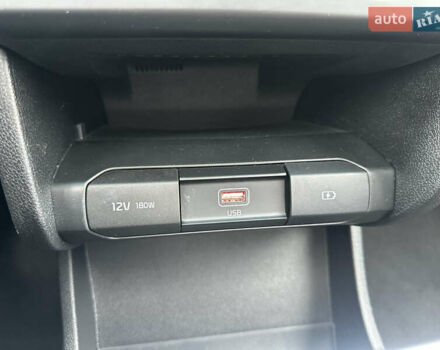 Чорний Кіа Niro, об'ємом двигуна 0 л та пробігом 154 тис. км за 19799 $, фото 18 на Automoto.ua