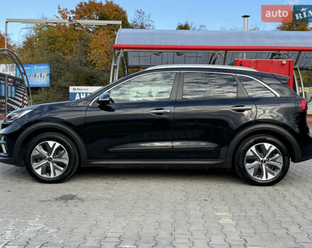 Чорний Кіа Niro, об'ємом двигуна 0 л та пробігом 84 тис. км за 19200 $, фото 9 на Automoto.ua
