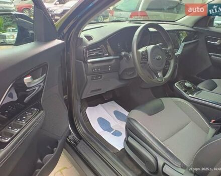 Чорний Кіа Niro, об'ємом двигуна 0 л та пробігом 87 тис. км за 19500 $, фото 16 на Automoto.ua