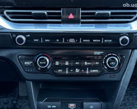 Чорний Кіа Niro, об'ємом двигуна 0 л та пробігом 125 тис. км за 22290 $, фото 28 на Automoto.ua