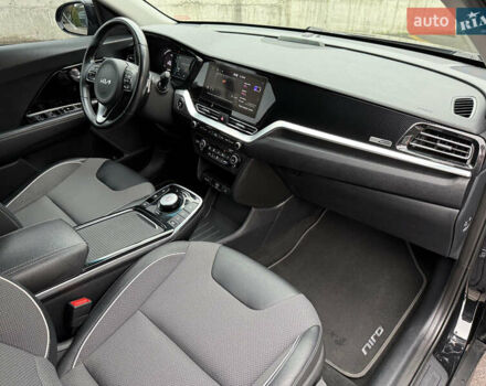 Чорний Кіа Niro, об'ємом двигуна 0 л та пробігом 108 тис. км за 21850 $, фото 45 на Automoto.ua