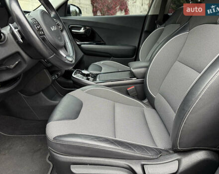 Чорний Кіа Niro, об'ємом двигуна 0 л та пробігом 108 тис. км за 21850 $, фото 38 на Automoto.ua