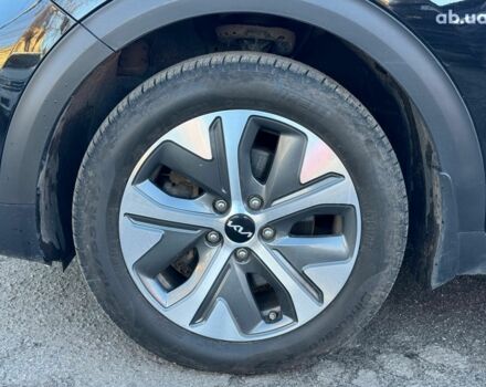 Чорний Кіа Niro, об'ємом двигуна 0 л та пробігом 125 тис. км за 22290 $, фото 10 на Automoto.ua