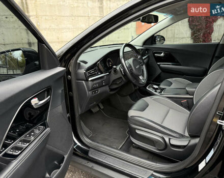 Чорний Кіа Niro, об'ємом двигуна 0 л та пробігом 108 тис. км за 21850 $, фото 31 на Automoto.ua
