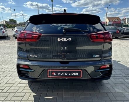 Чорний Кіа Niro, об'ємом двигуна 0 л та пробігом 126 тис. км за 19800 $, фото 4 на Automoto.ua