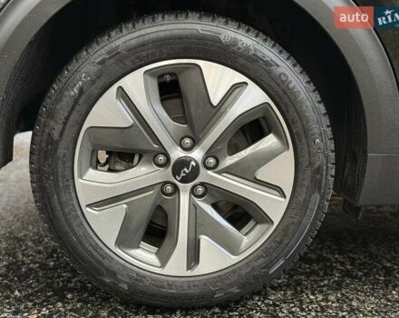 Киа Niro 2022 в Киеве на Automoto.ua Черный Киа Niro, объемом двигателя 0 л и пробегом 70 тыс. км за 22499 $, фото 52 на Automoto.ua