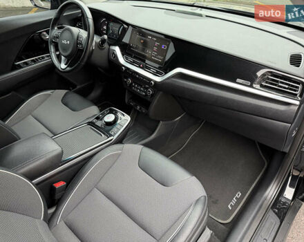 Чорний Кіа Niro, об'ємом двигуна 0 л та пробігом 108 тис. км за 21850 $, фото 46 на Automoto.ua