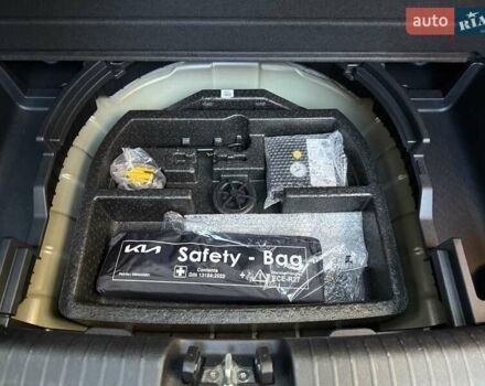 Киа Niro 2022 в Киеве на Automoto.ua Черный Киа Niro, объемом двигателя 0 л и пробегом 70 тыс. км за 22499 $, фото 102 на Automoto.ua