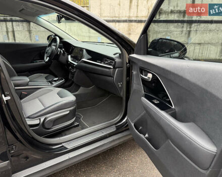 Чорний Кіа Niro, об'ємом двигуна 0 л та пробігом 108 тис. км за 21850 $, фото 41 на Automoto.ua