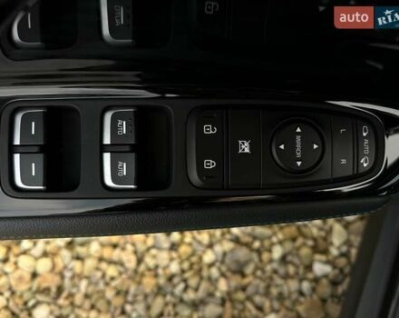 Черный Киа Niro, объемом двигателя 0 л и пробегом 12 тыс. км за 25400 $, фото 5 на Automoto.ua