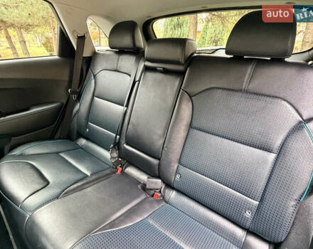 Чорний Кіа Niro, об'ємом двигуна 0 л та пробігом 80 тис. км за 22400 $, фото 27 на Automoto.ua