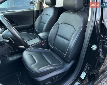 Чорний Кіа Niro, об'ємом двигуна 0 л та пробігом 29 тис. км за 22900 $, фото 4 на Automoto.ua