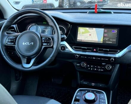 Чорний Кіа Niro, об'ємом двигуна 0 л та пробігом 125 тис. км за 22290 $, фото 24 на Automoto.ua