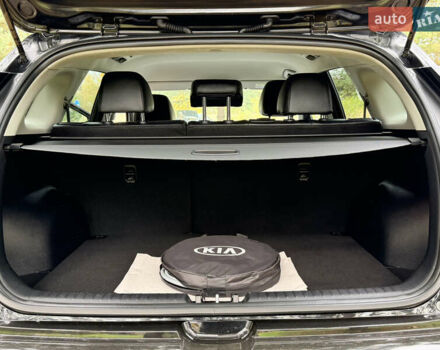 Чорний Кіа Niro, об'ємом двигуна 0 л та пробігом 80 тис. км за 22400 $, фото 14 на Automoto.ua