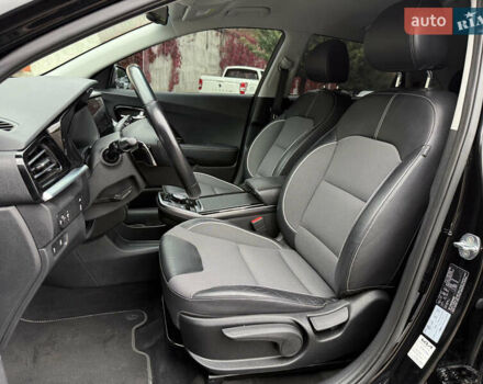 Чорний Кіа Niro, об'ємом двигуна 0 л та пробігом 108 тис. км за 21850 $, фото 37 на Automoto.ua