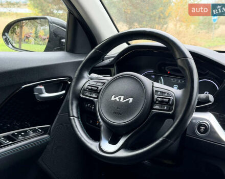 Чорний Кіа Niro, об'ємом двигуна 0 л та пробігом 80 тис. км за 22400 $, фото 23 на Automoto.ua