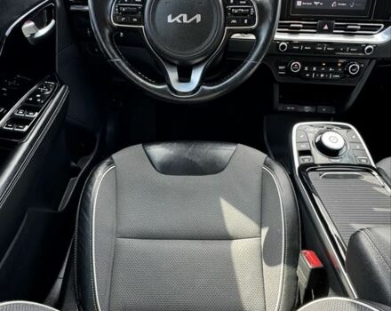 Чорний Кіа Niro, об'ємом двигуна 0 л та пробігом 126 тис. км за 19800 $, фото 15 на Automoto.ua