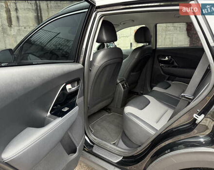 Чорний Кіа Niro, об'ємом двигуна 0 л та пробігом 108 тис. км за 21850 $, фото 61 на Automoto.ua