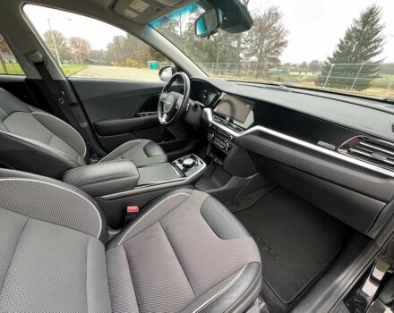 Чорний Кіа Niro, об'ємом двигуна 0 л та пробігом 24 тис. км за 12000 $, фото 10 на Automoto.ua