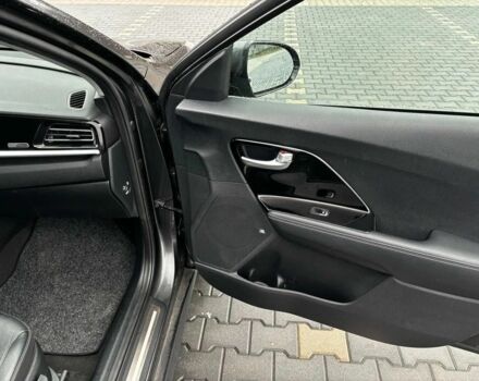 Черный Киа Niro, объемом двигателя 0 л и пробегом 75 тыс. км за 13900 $, фото 6 на Automoto.ua