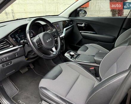 Чорний Кіа Niro, об'ємом двигуна 0 л та пробігом 108 тис. км за 21850 $, фото 32 на Automoto.ua