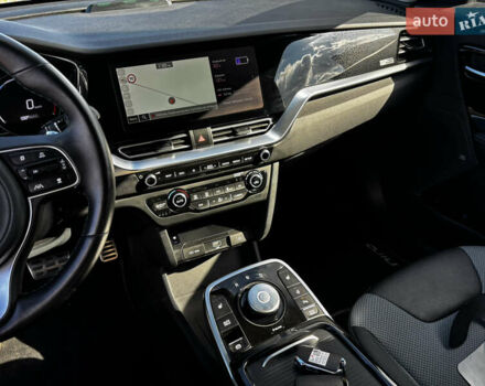 Чорний Кіа Niro, об'ємом двигуна 0 л та пробігом 23 тис. км за 24999 $, фото 24 на Automoto.ua