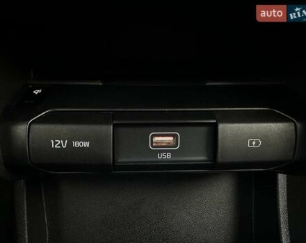 Чорний Кіа Niro, об'ємом двигуна 0 л та пробігом 29 тис. км за 22900 $, фото 12 на Automoto.ua