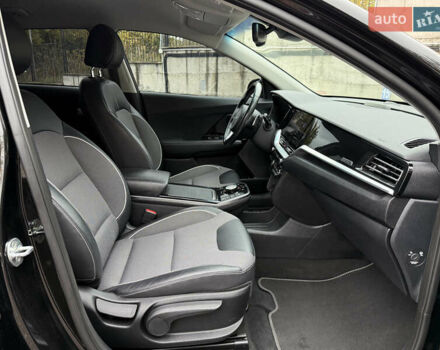 Чорний Кіа Niro, об'ємом двигуна 0 л та пробігом 108 тис. км за 21850 $, фото 44 на Automoto.ua