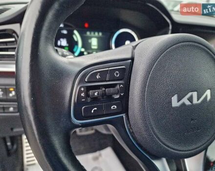 Чорний Кіа Niro, об'ємом двигуна 0 л та пробігом 53 тис. км за 22900 $, фото 31 на Automoto.ua