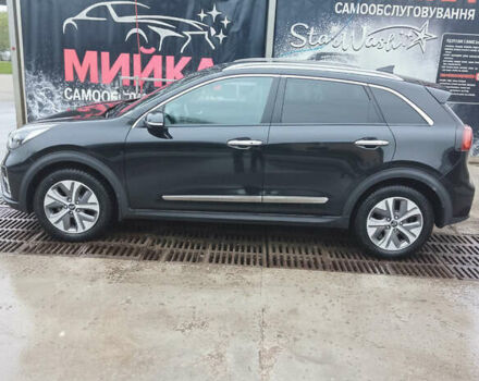 Черный Киа Niro, объемом двигателя 0 л и пробегом 125 тыс. км за 21800 $, фото 3 на Automoto.ua