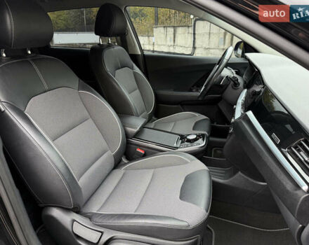 Чорний Кіа Niro, об'ємом двигуна 0 л та пробігом 108 тис. км за 21850 $, фото 49 на Automoto.ua