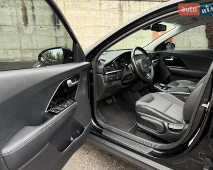 Чорний Кіа Niro, об'ємом двигуна 0 л та пробігом 108 тис. км за 21850 $, фото 30 на Automoto.ua