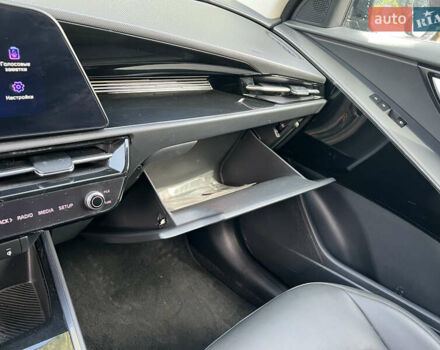 Чорний Кіа Niro, об'ємом двигуна 0 л та пробігом 150 тис. км за 21500 $, фото 23 на Automoto.ua