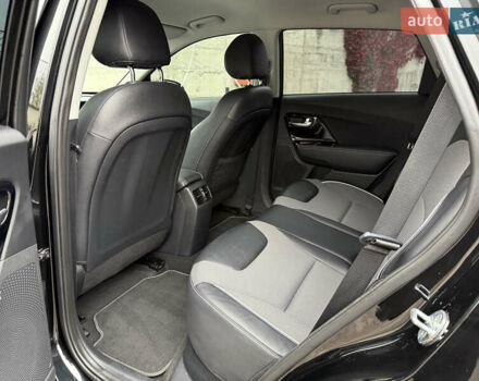 Чорний Кіа Niro, об'ємом двигуна 0 л та пробігом 108 тис. км за 21850 $, фото 60 на Automoto.ua