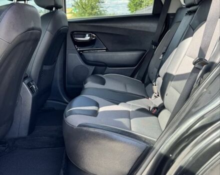 Чорний Кіа Niro, об'ємом двигуна 0 л та пробігом 126 тис. км за 19800 $, фото 13 на Automoto.ua