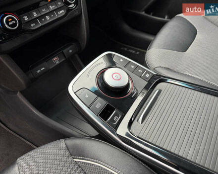 Чорний Кіа Niro, об'ємом двигуна 0 л та пробігом 108 тис. км за 21850 $, фото 36 на Automoto.ua