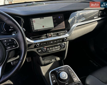 Чорний Кіа Niro, об'ємом двигуна 0 л та пробігом 23 тис. км за 24999 $, фото 26 на Automoto.ua