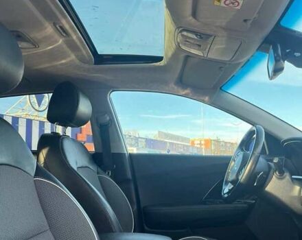 Чорний Кіа Niro, об'ємом двигуна 0 л та пробігом 72 тис. км за 22100 $, фото 8 на Automoto.ua