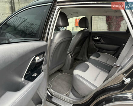 Чорний Кіа Niro, об'ємом двигуна 0 л та пробігом 108 тис. км за 21850 $, фото 58 на Automoto.ua