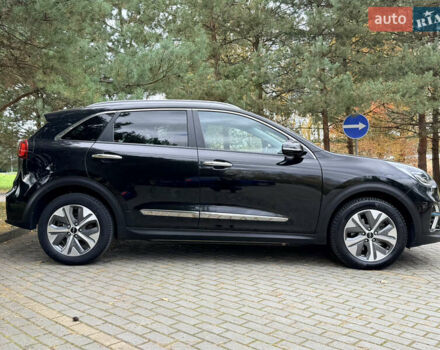 Чорний Кіа Niro, об'ємом двигуна 0 л та пробігом 80 тис. км за 22400 $, фото 13 на Automoto.ua
