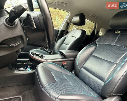 Чорний Кіа Niro, об'ємом двигуна 0 л та пробігом 80 тис. км за 22400 $, фото 17 на Automoto.ua