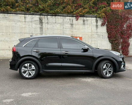 Чорний Кіа Niro, об'ємом двигуна 0 л та пробігом 108 тис. км за 21850 $, фото 6 на Automoto.ua