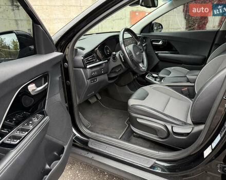 Чорний Кіа Niro, об'ємом двигуна 0 л та пробігом 108 тис. км за 21850 $, фото 40 на Automoto.ua