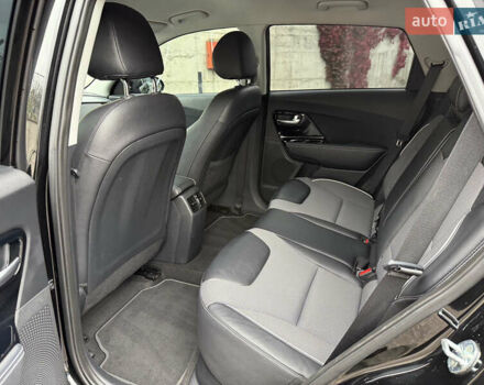 Чорний Кіа Niro, об'ємом двигуна 0 л та пробігом 108 тис. км за 21850 $, фото 59 на Automoto.ua