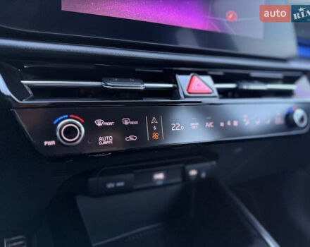 Чорний Кіа Niro, об'ємом двигуна 0 л та пробігом 63 тис. км за 28500 $, фото 94 на Automoto.ua