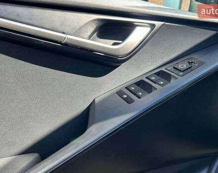 Чорний Кіа Niro, об'ємом двигуна 0 л та пробігом 14 тис. км за 24200 $, фото 9 на Automoto.ua