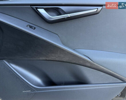 Чорний Кіа Niro, об'ємом двигуна 0 л та пробігом 63 тис. км за 28500 $, фото 70 на Automoto.ua