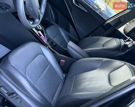 Чорний Кіа Niro, об'ємом двигуна 0 л та пробігом 63 тис. км за 28500 $, фото 60 на Automoto.ua