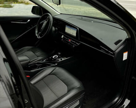 Чорний Кіа Niro, об'ємом двигуна 0 л та пробігом 80 тис. км за 23500 $, фото 54 на Automoto.ua