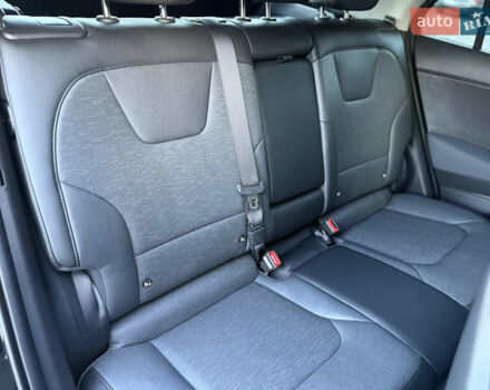 Чорний Кіа Niro, об'ємом двигуна 0 л та пробігом 63 тис. км за 28500 $, фото 101 на Automoto.ua